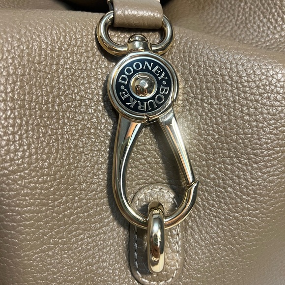 [Dooney Bourke] Elegant Tan Leather Hobo Bag - Picture 2 of 11